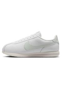 Buty do chodzenia damskie Nike Cortez. Kolor: wielokolorowy. Materiał: skóra, syntetyk, materiał. Szerokość cholewki: normalna. Model: Nike Cortez. Sport: turystyka piesza