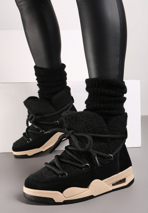 Born2be - Czarne Śniegowce na Płaskiej Podeszwie ze Sznurowaniem i Futerkiem Typu Baranek Salabira. Okazja: na co dzień. Zapięcie: sznurówki. Kolor: czarny. Materiał: futro. Sezon: zima. Obcas: na płaskiej podeszwie. Styl: casual