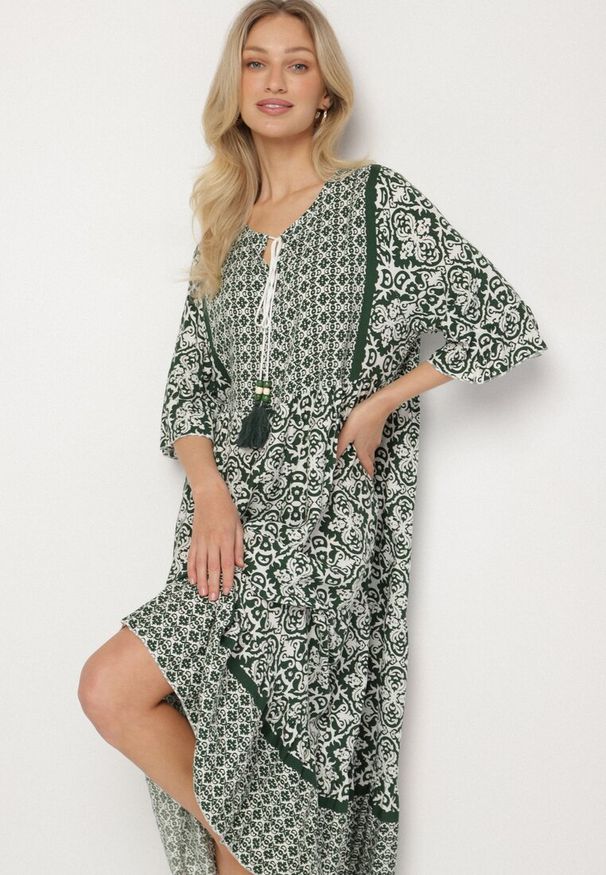 Born2be - Zielona Bawełniana Sukienka w Stylu Boho z Wiązaniem Przy Dekolcie Orradelle. Okazja: na co dzień. Kolor: zielony. Materiał: bawełna. Typ sukienki: proste. Styl: boho