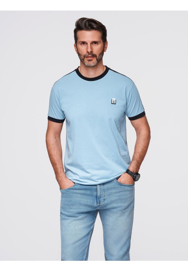 Ombre Clothing - Męski t-shirt z kontrastowymi lampasami – jasnoniebieski V3 - Rozmiar: XL. Okazja: na co dzień. Kolor: niebieski. Materiał: materiał, jersey, poliester, bawełna. Wzór: melanż, aplikacja. Styl: klasyczny, sportowy, casual