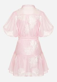 Born2be - Różowa Koszulowa Przezroczysta Sukienka z Bawełną Haftami i Paskiem Lirulira. Okazja: na co dzień. Kolor: różowy. Materiał: bawełna. Wzór: haft. Sezon: lato. Typ sukienki: koszulowe. Styl: casual, elegancki #4