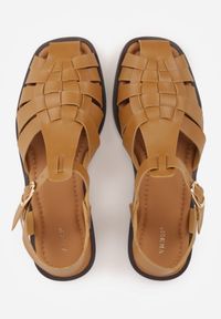 Born2be - Ciemnobeżowe Sandały VICES z Przeplatanymi Paskami i Kwadratowym Noskiem Assadah. Okazja: na co dzień. Zapięcie: pasek. Kolor: beżowy. Materiał: jeans, koronka. Styl: casual, klasyczny, elegancki #9