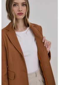 MAX&Co. płaszcz damski kolor brązowy przejściowy. Okazja: na co dzień. Kolor: brązowy. Materiał: tkanina. Wzór: gładki. Styl: casual, klasyczny #5