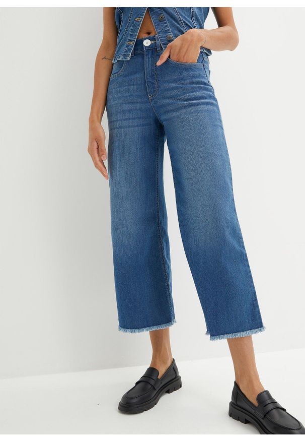 bonprix - Dżinsy 7/8 Wide Fit. Kolor: niebieski