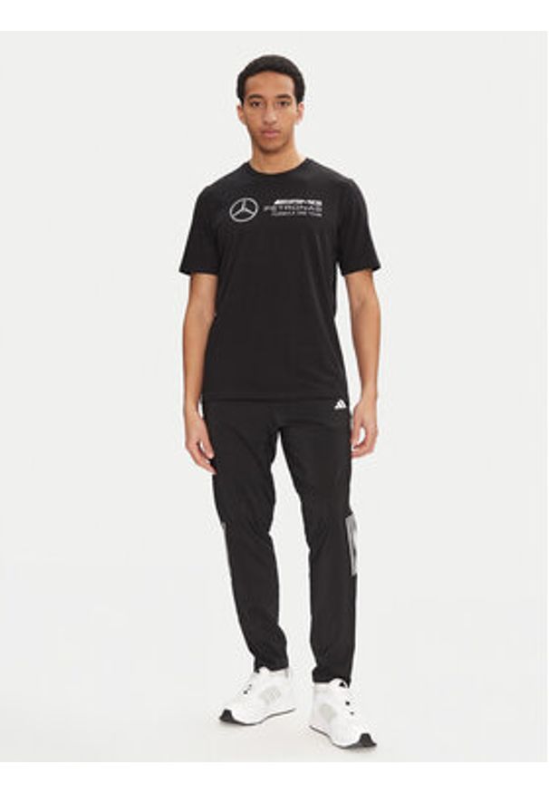 Adidas - adidas T-Shirt Mercedes - AMG Petronas Formula One Team DNA Graphic JV5434 Czarny Regular Fit. Kolor: czarny. Materiał: bawełna