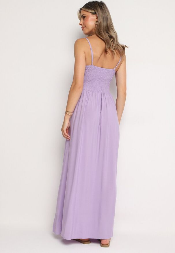 Born2be - Fioletowa Rozkloszowana Wiskozowa Sukienka na Cienkich Regulowanych Ramiączkach Canelsea. Okazja: na co dzień. Kolor: fioletowy. Materiał: wiskoza. Długość rękawa: na ramiączkach. Styl: casual