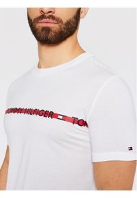 TOMMY HILFIGER - Tommy Hilfiger T-Shirt Logo UM0UM01915 Biały Regular Fit. Kolor: biały. Materiał: bawełna