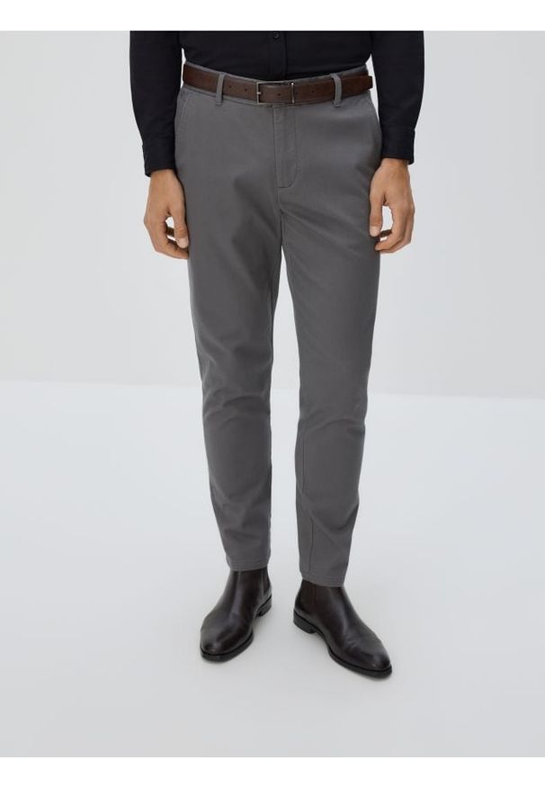 Reserved - Bawełniane spodnie slim fit - ciemnoszary. Kolor: szary. Materiał: bawełna