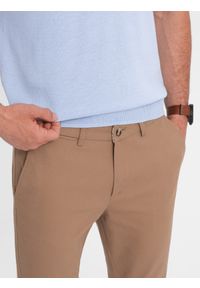 Ombre Clothing - Spodnie męskie chino SLIM FIT - jasnobrązowe V2 - Rozmiar: L. Kolor: brązowy. Materiał: bawełna #11