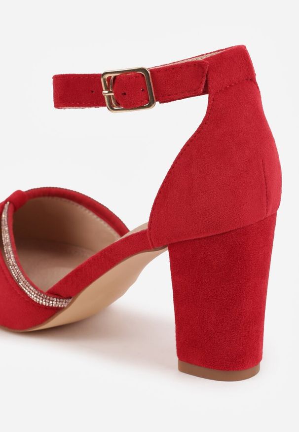 Renee - Czerwone Eleganckie Czółenka Vices ze Skórzaną Wkładką i Cyrkoniami Sarirra. Nosek buta: szpiczasty. Zapięcie: pasek. Kolor: czerwony. Materiał: skóra. Wzór: aplikacja. Obcas: na obcasie. Styl: elegancki. Wysokość obcasa: średni