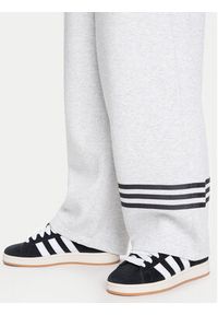 Adidas - adidas Spodnie dresowe Neuclassics JW5443 Szary Loose Fit. Kolor: szary. Materiał: syntetyk, bawełna #5