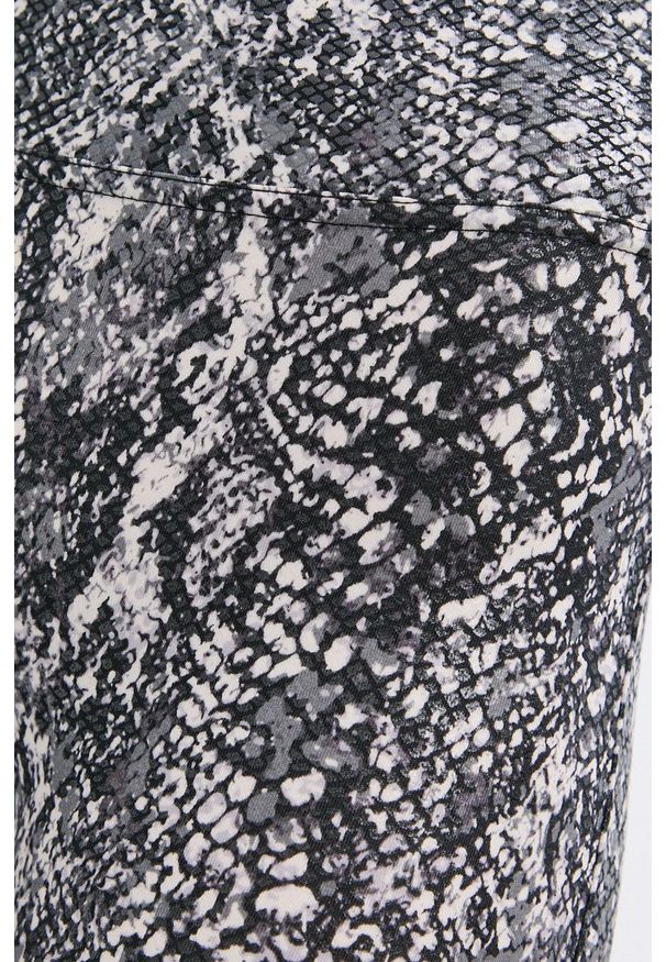Spanx Legginsy damskie kolor szary z nadrukiem. Kolor: szary. Materiał: dzianina. Wzór: nadruk