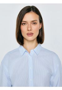 Big-Star - Koszula damska w paski niebieska Goplo 400. Okazja: na co dzień, do pracy. Typ kołnierza: kołnierzyk klasyczny. Kolor: niebieski. Materiał: bawełna, tkanina. Wzór: paski. Styl: klasyczny, casual, elegancki #6