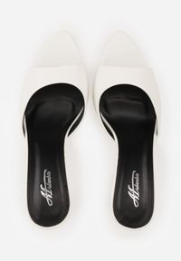 Born2be - Białe Klapki na Szpilce z Otwartym Noskiem w Szpic Sewnessa. Okazja: na spotkanie biznesowe, do pracy. Nosek buta: otwarty. Kolor: biały. Materiał: jeans, koronka. Obcas: na szpilce. Styl: biznesowy, elegancki #6