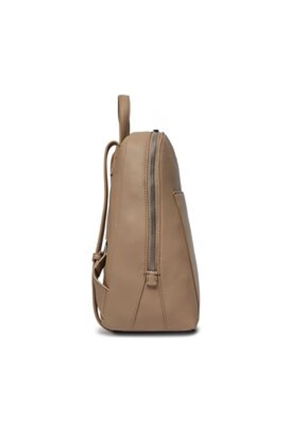 Calvin Klein Plecak Must Dome K60K611363 Beżowy. Kolor: beżowy. Materiał: skóra