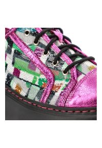 Różowe Sneakersy Maciejka Modne Obuwie Damskie. Okazja: na spacer, na co dzień. Kolor: różowy. Materiał: materiał. Wzór: kolorowy. Styl: casual #3