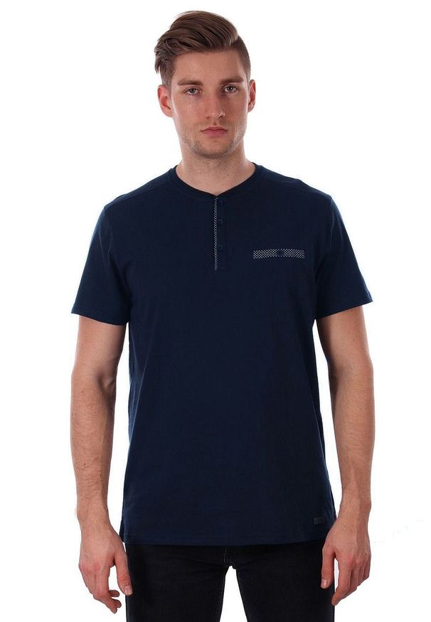 Granatowy T-shirt Męski z Kieszonką i Zapinaniem na Guziki, Krótki Rękaw, Just Yuppi, Koszulka. Okazja: na co dzień. Kolor: niebieski. Materiał: bawełna. Długość rękawa: krótki rękaw. Długość: krótkie. Styl: casual
