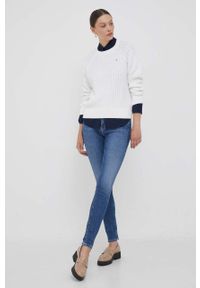 Lacoste koszula bawełniana damska kolor granatowy regular z kołnierzykiem klasycznym. Typ kołnierza: kołnierzyk klasyczny. Kolor: niebieski. Materiał: bawełna. Długość rękawa: długi rękaw. Długość: długie. Styl: klasyczny #2