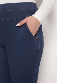 Born2be - Granatowe Spodnie Jegginsy z Gumką w Talii Elasande. Kolekcja: plus size. Kolor: niebieski. Materiał: jeans #5
