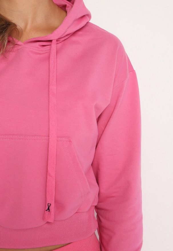 Born2be - Fuksjowa Bluza z Dodatkiem Bawełny z Kapturem Wykończona Ściągaczami Evista. Okazja: na co dzień, na spotkanie biznesowe. Typ kołnierza: kaptur. Kolor: różowy. Materiał: bawełna. Styl: biznesowy, elegancki, casual
