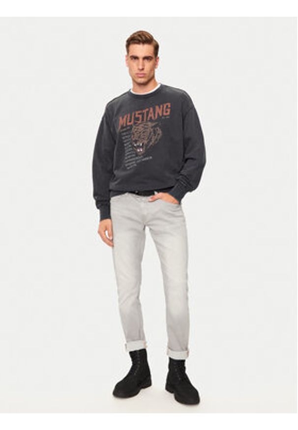Mustang Bluza Auburn 1015638 Czarny Oversize. Kolor: czarny. Materiał: bawełna
