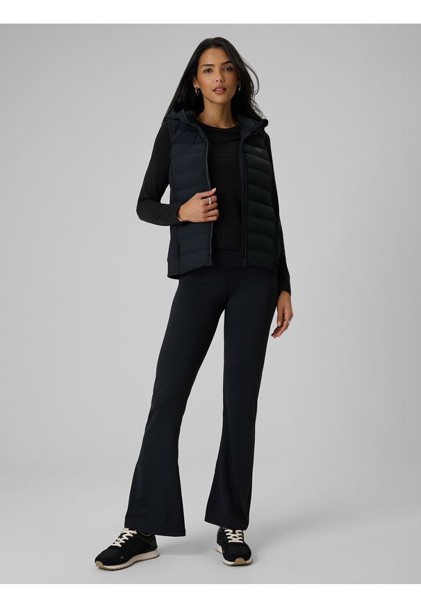 4f - 4F Bezrękawnik z wypełnieniem syntetycznym damski - czarny L. Kolor: czarny. Materiał: syntetyk. Długość rękawa: bez rękawów. Wzór: gładki