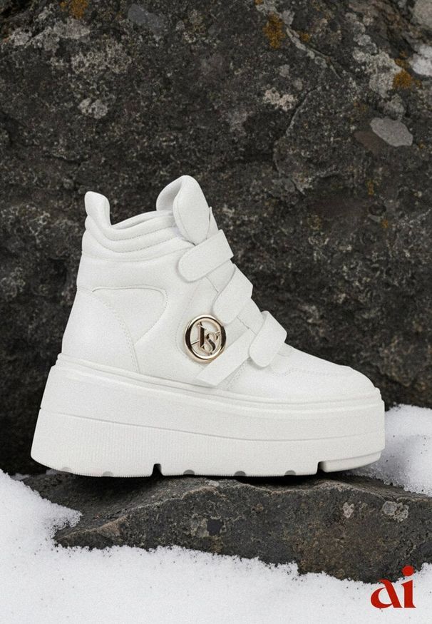 Renee - Białe Botki Sneakersy Vices na Platformie w Stylu Y2K Gelira. Okazja: na co dzień. Zapięcie: rzepy. Kolor: biały. Materiał: jeans. Wzór: aplikacja. Sezon: lato. Obcas: na platformie