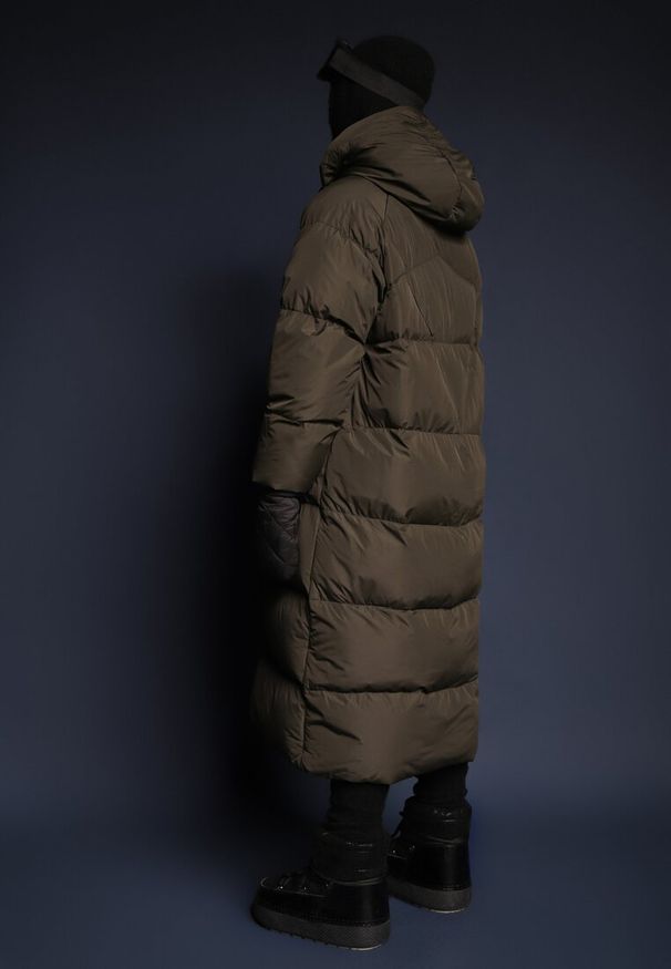 Renee - Zielona Długa Kurtka Pikowana z Kapturem Serea. Okazja: na co dzień. Typ kołnierza: kaptur. Kolor: zielony. Materiał: jeans. Długość: długie. Styl: casual