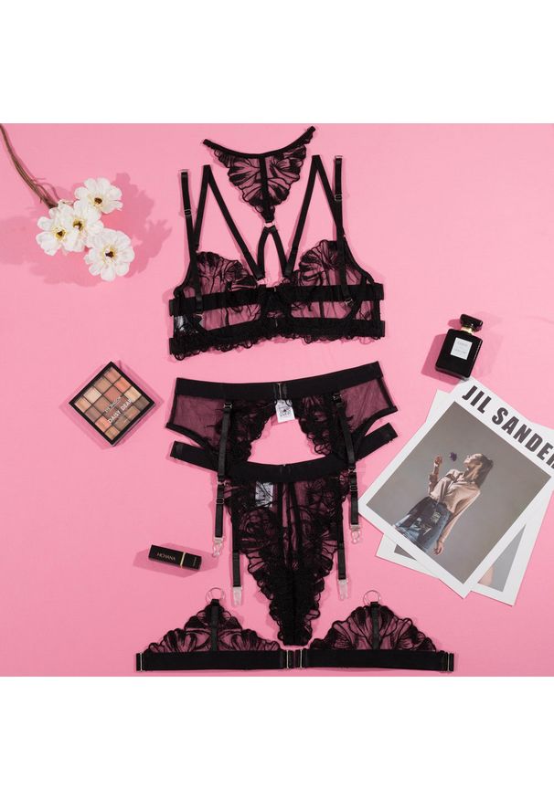 Intica - Koronkowy zestaw bielizny z pasem do pończoch Mihyun. Kolor: czarny. Materiał: koronka. Wzór: koronka