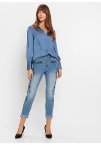 bonprix - Dżinsy slim fit, ze średnim stanem, krótsza nogawka. Kolor: niebieski. Długość: krótkie. Wzór: haft #3