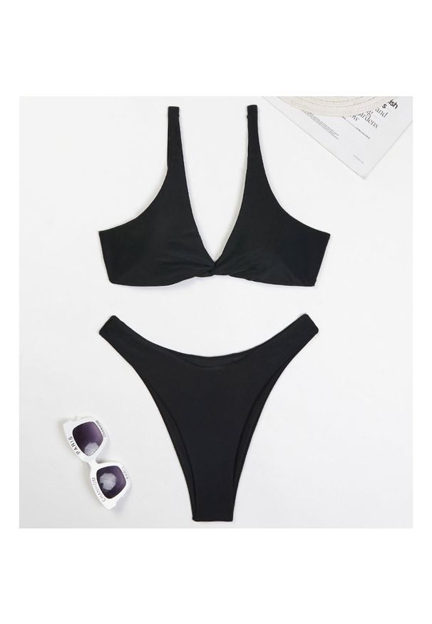 Intica - Bikini z trójkątnym topem na plażę i basen Muire. Kolor: czarny. Materiał: materiał