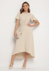 Born2be - Beżowa Rozkloszowana Sukienka Ozdobiona Marszczeniem Odallica. Kolor: beżowy. Wzór: aplikacja. Typ sukienki: rozkloszowane. Styl: elegancki #7