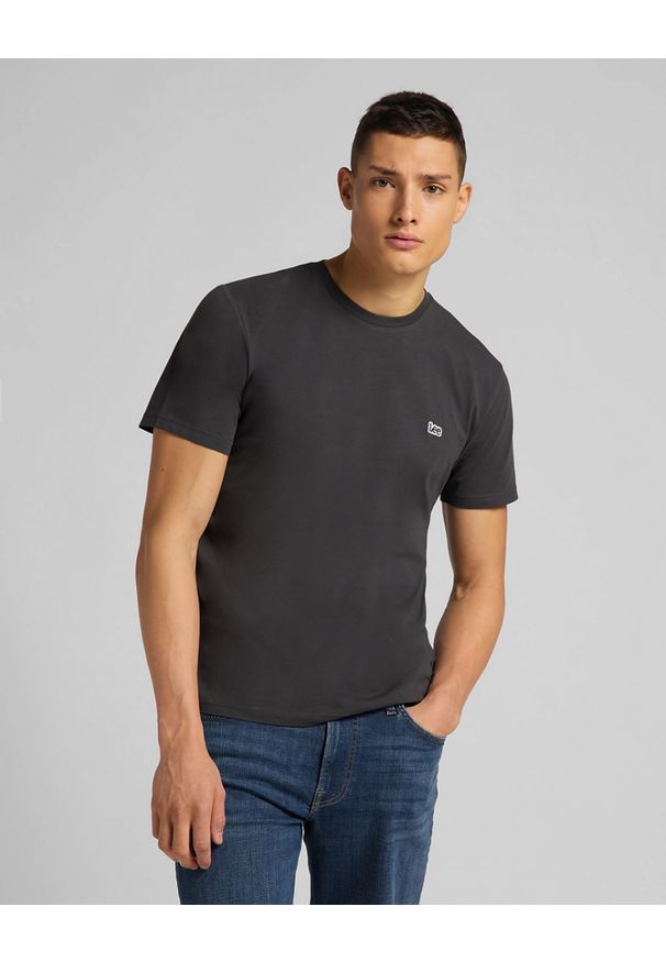 Lee - MĘSKI T-SHIRT LEE SS SMALL LOGO TEE WASHED BLACK L60UFQON 112113584
