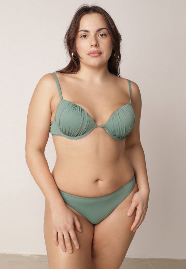 Born2be - Ciemnozielone Bikini Marszczony Biustonosz i Klasyczne Majtki Figi Mhyrera. Kolekcja: plus size. Kolor: zielony