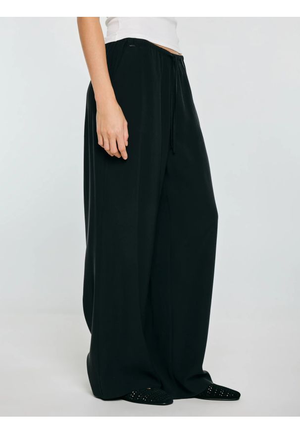 Big-Star - Spodnie damskie wide czarne Arakia 906. Okazja: na co dzień. Kolor: czarny. Materiał: wiskoza, poliester. Styl: casual