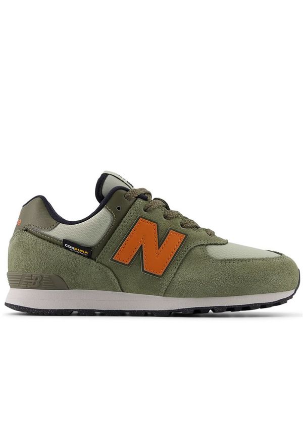 Buty New Balance GC574SOF - zielone. Okazja: na co dzień. Zapięcie: sznurówki. Kolor: zielony. Materiał: guma, skóra, syntetyk, materiał, tkanina. Szerokość cholewki: normalna. Model: New Balance 574