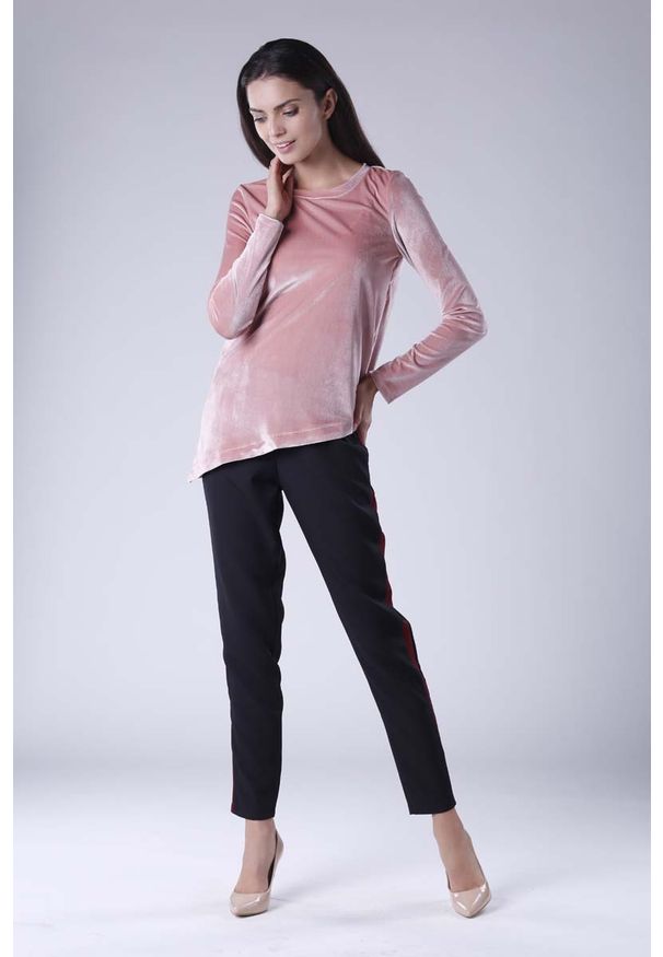 Nommo - Różowa Wizytowa Asymetryczna Bluzka z Weluru. Kolor: różowy. Materiał: welur. Styl: wizytowy