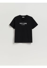 Reserved - T-shirt z nadrukiem - czarny. Kolor: czarny. Materiał: bawełna. Wzór: nadruk