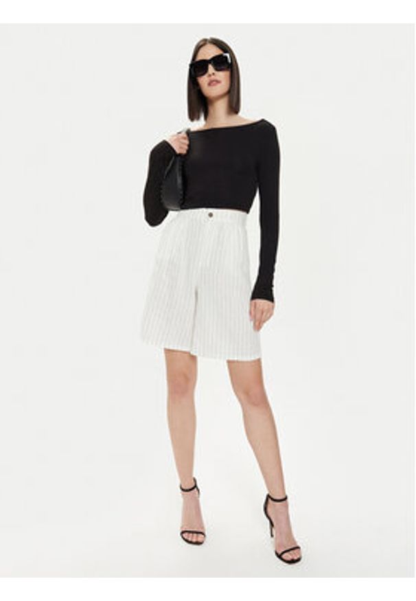 Gina Tricot Bluzka 22145 Czarny Slim Fit. Kolor: czarny. Materiał: wiskoza