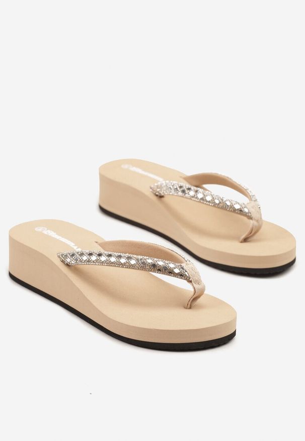 Renee - Ciemnobeżowe Japonki na Koturnie z Cyrkoniami Salliess. Okazja: na co dzień. Kolor: beżowy. Materiał: jeans. Sezon: lato. Obcas: na koturnie. Styl: elegancki, casual