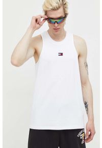 Tommy Jeans t-shirt bawełniany kolor biały. Kolor: biały. Materiał: bawełna. Wzór: aplikacja. Styl: klasyczny #1