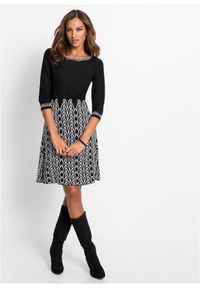 bonprix - Rozkloszowana sukienka dzianinowa w żakardowy wzór. Kolor: czarny. Materiał: żakard, dzianina. Styl: elegancki