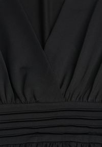 Renee - Czarna Sukienka z Wiskozą o Rozkloszowanym Kroju Selaitea. Okazja: na randkę. Typ kołnierza: dekolt w serek. Kolor: czarny. Materiał: wiskoza. Styl: elegancki #3