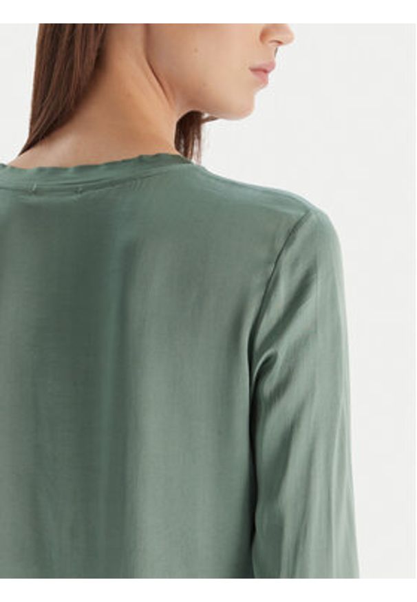 ViCOLO Bluzka TF0244 Zielony Regular Fit. Kolor: zielony. Materiał: satyna