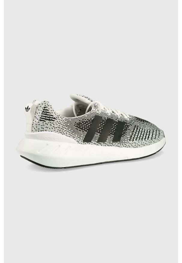 adidas Originals sneakersy Swift Run kolor czarny. Zapięcie: sznurówki. Kolor: czarny. Materiał: materiał, guma. Sport: bieganie