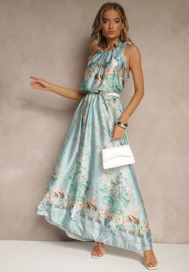 Renee - Jasnozielona Sukienka z Satyny Zdobiona Kwiatowym Wzorem i Wiązaniem Fenalesa. Kolor: zielony. Materiał: satyna. Wzór: aplikacja, kwiaty. Sezon: lato