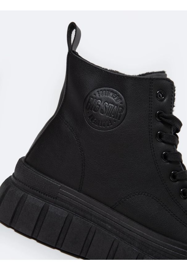 Big-Star - Trampki damskie wysokie czarne MM274625 906. Zapięcie: sznurówki. Kolor: czarny. Materiał: skóra ekologiczna. Szerokość cholewki: normalna. Obcas: na platformie. Styl: klasyczny, elegancki
