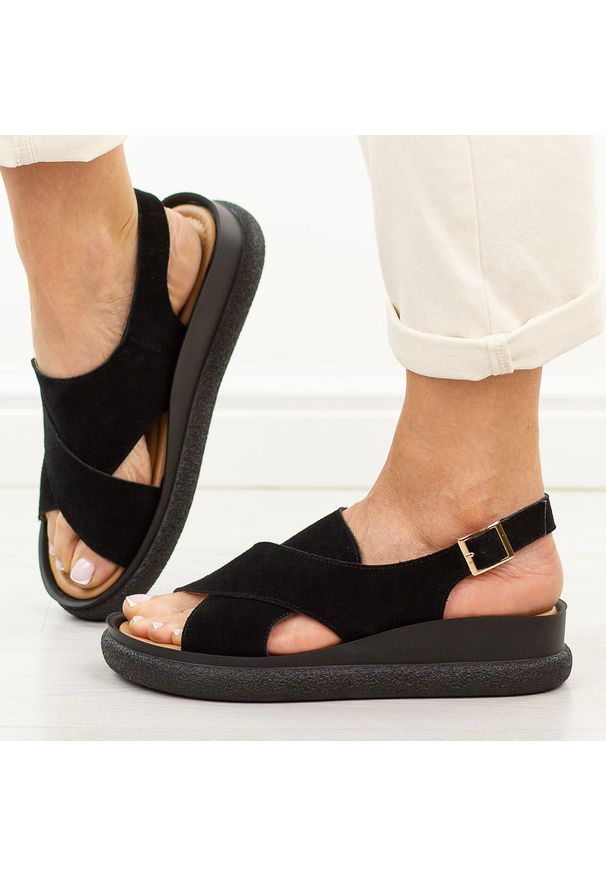 Czarne skórzane sandały damskie T.Sokolski 493. Okazja: na co dzień. Kolor: czarny. Materiał: skóra, zamsz. Sezon: wiosna, lato. Obcas: na platformie. Styl: casual