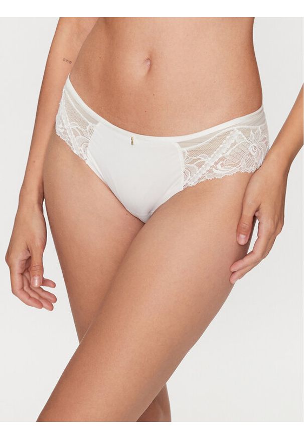 Chantelle Figi klasyczne Orangerie C17Q40 Biały. Kolor: biały. Materiał: syntetyk