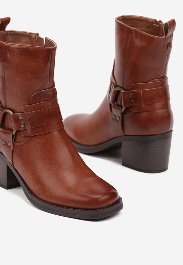 Renee - Brązowe Botki na Słupku w Stylu Kowbojek z Klamrami Irivaria. Okazja: na co dzień. Zapięcie: klamry. Kolor: brązowy. Materiał: jeans. Obcas: na słupku. Styl: boho, casual
